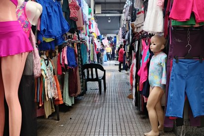 Este jueves al mediodía, los pasajes de la Bahía ofrecían una imagen poco común: despejados y en calma.