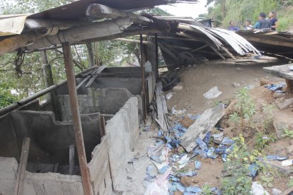 El lugar es de difícil acceso y está ubicado en una colina, desde donde se ve a lo lejos Socio Vivienda.