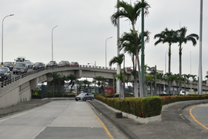 El contrato incluye limpieza, reparación de barandas y cambio de piezas estructurales.