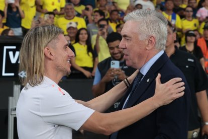 Sebastián Beccacece y Carlo Ancelotti entrenadores de Ecuador y Brasil.