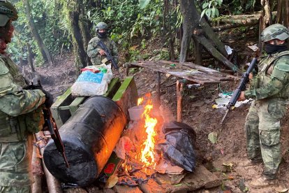 Los militares ecuatorianos destruyeron las instalaciones ilegales en Cascales, Sucumbíos.