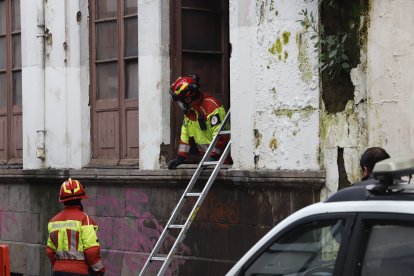 Las casas abandonadas se han convertido en foco de inseguridad e insalubridad en Quito.