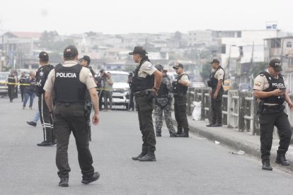 Pareja fue asesinada frente a una escuela en Guayaquil.