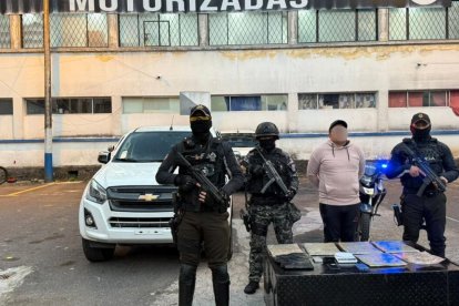 El sujeto llevaba una funda plástica con droga, en el sur de Quito, en Solanda.