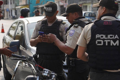 El estado de excepción permite acciones especiales para preservar la seguridad.