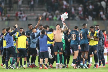 La selección de Ecuador celebró anoche en Lima su pase al Mundial del 2026.