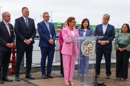 El gobierno local de Los Ángeles choca con la administración Trump: Bass decreta medidas excepcionales