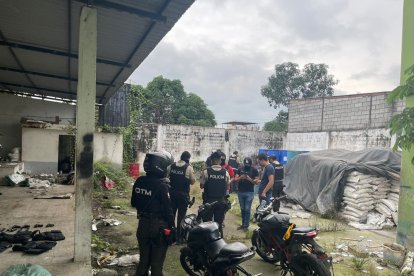 Policías llegaron al domicilio e ingresaron a inspeccionarlo.