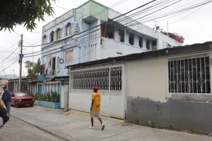 En este edificio funcionaba el Motel clandestino donde estaba secuestrada la víctima.