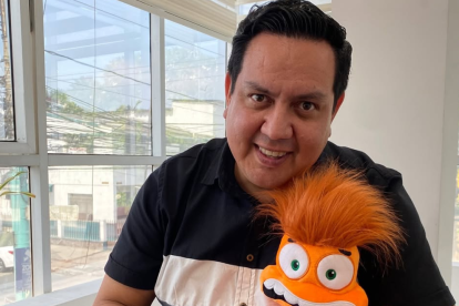 Gino Freire es conocido por su trabajo como la voz del Monumental, estadio de Barcelona.