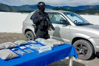 Las sustancias fueron incautadas a tres ciudadanos en el centro y sur de Loja.