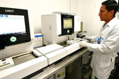 Municipio garantiza acceso gratuito a análisis clínicos con nueva red de laboratorios