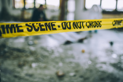 La mujer murió en el acto luego de que su esposo la encontró con otro hombre en la cama.