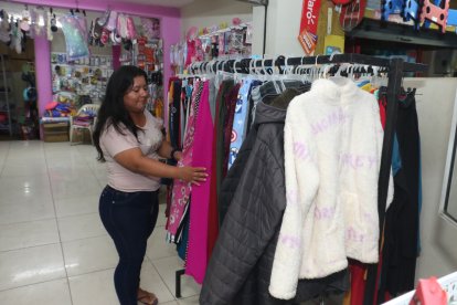 Adriana Pin está atenta a las necesidades de los pacientes del Hospital Guayaquil.