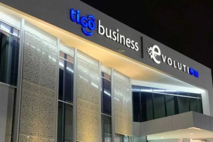El grupo Millicom adquirió las operaciones de Telefónica Ecuador en junio de 2025.