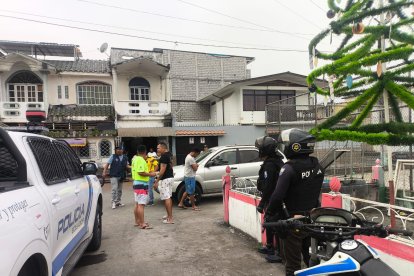 En un operativo desplegado en tres barrios, arrestaron a unos sospechosos de extorsión.