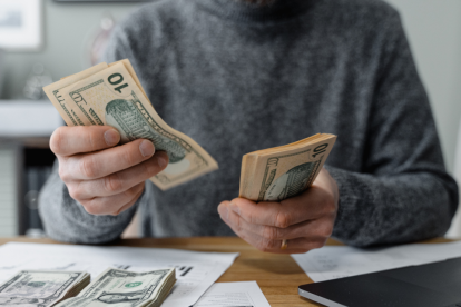 El SRI enfrenta nueva ola de reclamos por retrasos en la devolución del IVA.