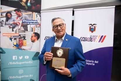 Referente. Jarrín fue condecorado por su representatividad en Estados Unidos.