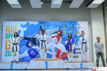 La deportista guayaquileña con uno de los dos oros ganados en los últimos 30 días.