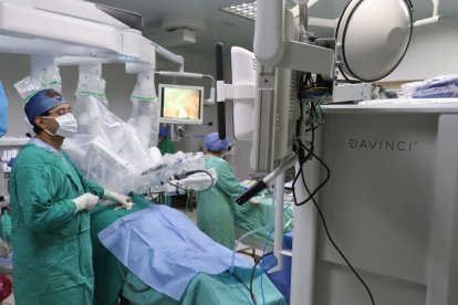 Primera cirugía de tiroides sin cicatrices en Ecuador