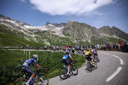 La carrera ciclista Criterium du Dauphine entre Grand-Aigueblanche y Valmeinier.