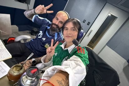 Marc Crosas y Lola del Carril en una reciente selfie en un estudio de grabación.