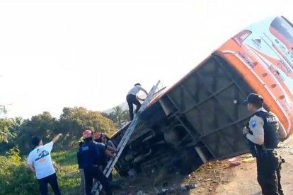 Accidente de tránsito en Manabí dejó un muerto y heridos.