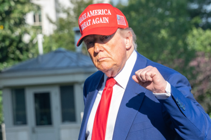 El presidente de Estados Unidos, Donald Trump, fue captado este sábado, 21 de junio, a la salida de la Casa Blanca, en Washington DC (EE.UU.)