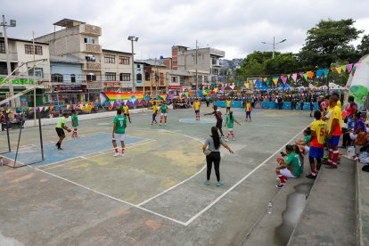 Los encuentros futbolísticos estuvieron reñidos y llenos de emoción. 10 equipos participaron.