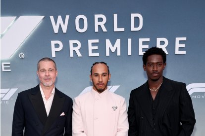 Brd Pitt (i), actor protagonista y Lewis Hamilton, piloto de la F1, en el avant premier de la película.