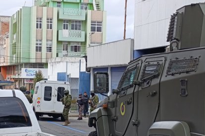 Los controles policiales y militares incrementaron en Riobamba tras el atentado contra Daniel Salcedo.