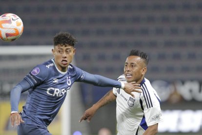 Christian Cueva (d) fue la figura de Emelec en la victoria sobre Universidad Católica, el miércoles 25 de junio.