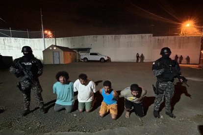 El operativo que llevó a la captura de Adolfo Macías Villamar, alias Fito, también resultó en la detención de otros tres individuos.