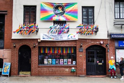 El icónico de bar de Stonewall Inn donde dio pie para los desfiles de LGTBIQ+.