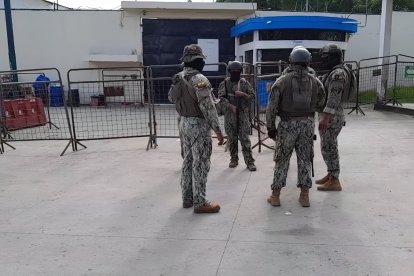 Sujeto salió de la cárcel de Esmeraldas y lo esperaban con balas.