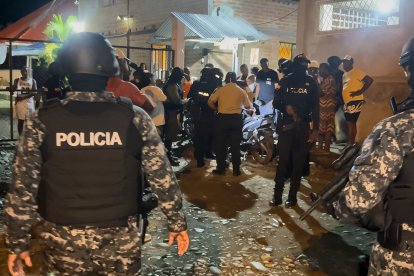 Agentes policiales desplegaron un operativo para ubicar al principal sospechoso del asesinato de María Carabalí.