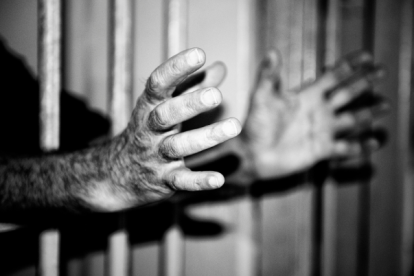 El religioso fue condenado a 30 años por violar a una joven por años.