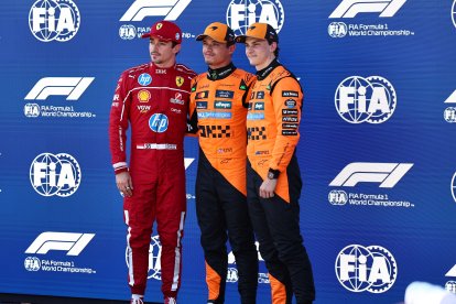 Charles Leclerc (i), Lando Norris y Oscar Piastri, tras la clasificación en Austria.
