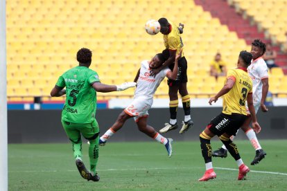 Barcelona Sc y Libertad empataron en el estadio Monumental.