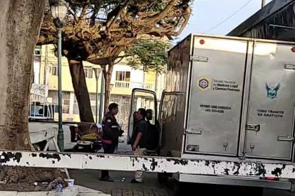 La policía encontró el cuerpo en el río y lo llevó a la morgue de Babahoyo.