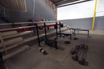 Los espacios deportivos no cuentan con los implementos suficientes ni actualizados.