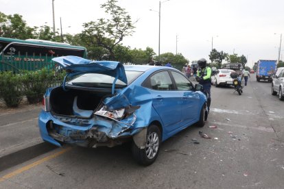 Los carros implicados quedaron con severos daños.