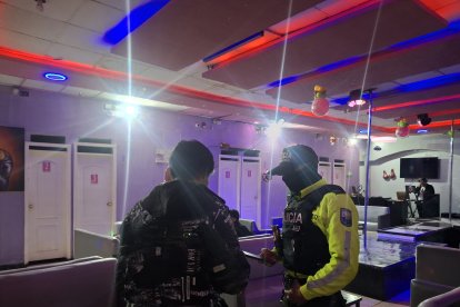 El adolescente estaba con un grupo de otras personas que también fueron retiradas del sitio.