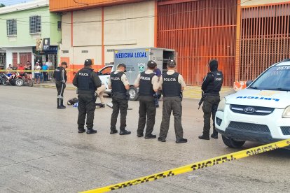 Policías acudieron al sitio para realizar las pericias correspondientes.