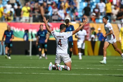 Ignacio capitán de Fluminense celebra la victoria de su equipo del partido de octavos de final de la Copa Mundial de Clubes de la FIFA 2025.