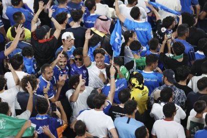 Los aficionados reaccionan durante el partido Manchester City vs Al Hilal de la Copa Mundial de Clubes 2025.