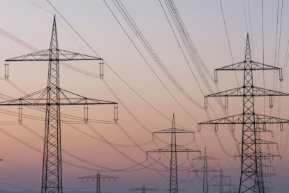 Trabajos de mantenimiento en el sistema eléctrico de Loja para mejorar el servicio.