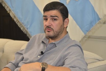 Aquiles Álvarez recibe críticas de residentes de Los Ceibos.