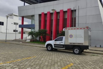 El cuerpo de la menor fue trasladado al Centro Forense de Manta, donde se le practica la autopsia de ley.