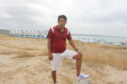 Darwin Clemente, es nativo de la parroquia Anconcito, ahora todos le dicen Bon Jovi